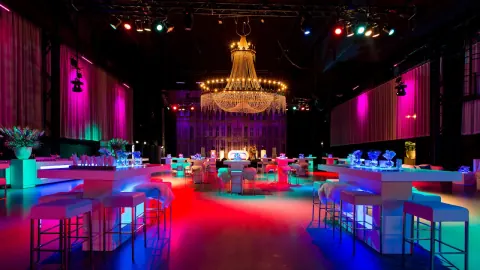 Lounge with a chandelier and illuminated bars